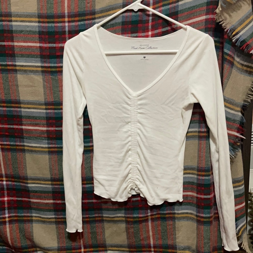 Hollister white long sleeve V-neck top!!